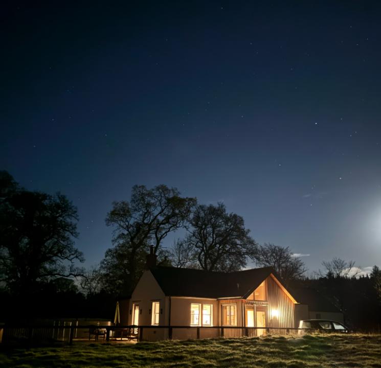 Slatehouse cottage at night reactive dog friendly scotland 
